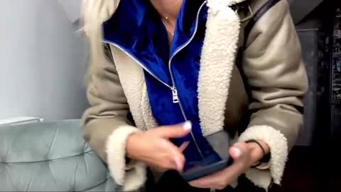 amyroberta92 online show from 01/28/25, 10:12