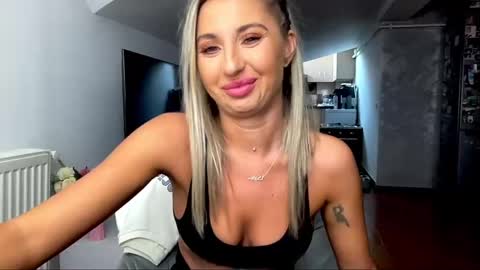 amyroberta92 online show from 02/14/25, 10:28