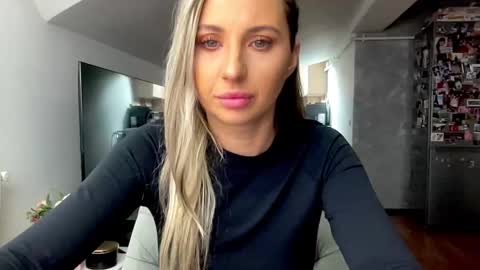 amyroberta92 online show from 09/25/25, 07:01