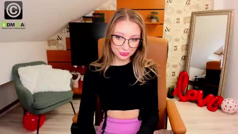 Snapshot of amyrossie chatting on 02/27/25, 03:37 AmyRossie online show from 02/27/25, 03:37