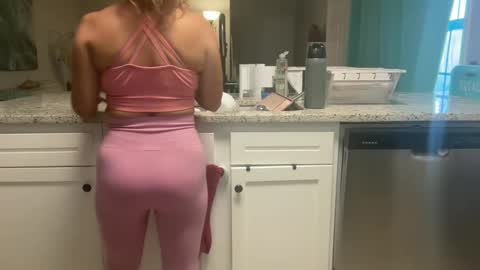 Snapshot of amysmilez chatting on 09/18/25, 03:03 Amy Smilez online show from 09/18/25, 03:03