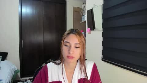 Snapshot of amywalker01 chatting on 04/15/26, 07:10 amy online show from 04/15/26, 07:10