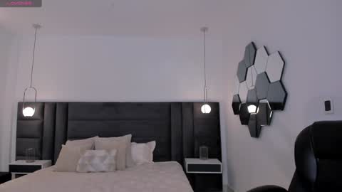 AMY WALKER online show from 01/28/25, 10:12