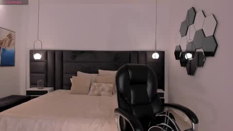 AMY WALKER online show from 02/02/25, 10:13