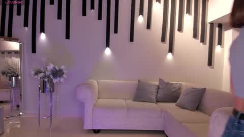 AMY WALKER online show from 02/18/25, 09:54