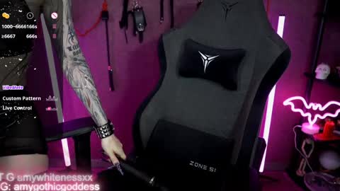 Snapshot of amywhitenessxx chatting on 04/01/26, 01:41 Amy switch Goddess divine Mistress online show from 04/01/26, 01:41