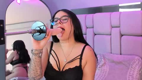 Snapshot of amywhitte_ chatting on 12/04/25, 07:55 amywhitte_ online show from 12/04/25, 07:55