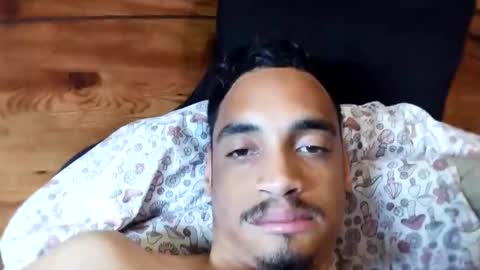 Snapshot of an377432 chatting on 10/27/25, 08:57 an377432 online show from 10/27/25, 08:57