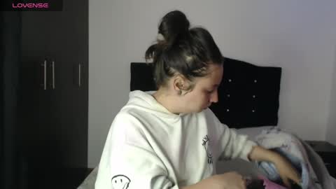 Snapshot of ana_arms_ chatting on 04/09/26, 02:55 ana_arms_ online show from 04/09/26, 02:55