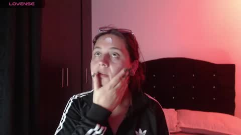 ana_arms_ online show from 05/04/26, 03:57