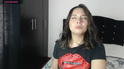ana_arms_ online show from 06/02/26, 06:32