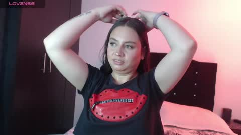 ana_arms_ online show from 06/03/26, 06:13