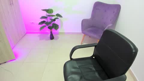 Ana online show from 09/18/25, 10:45