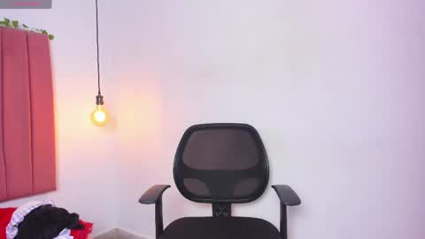 Snapshot of ana_foxi chatting on 04/17/26, 09:40 ana online show from 04/17/26, 09:40