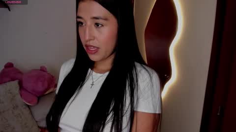 Snapshot of ana_m_ chatting on 03/18/26, 09:23 Ana online show from 03/18/26, 09:23