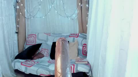 Snapshot of ana_off_alana chatting on 04/12/26, 01:32 Ana online show from 04/12/26, 01:32