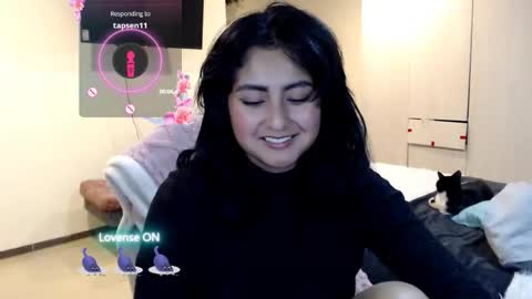 Snapshot of ana_ricciardi chatting on 12/17/25, 05:02 Ana Ricciardi online show from 12/17/25, 05:02