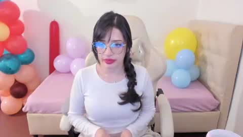 Snapshot of ana_ruuh chatting on 06/19/26, 10:35 Im anna but you can call me as you want online show from 06/19/26, 10:35