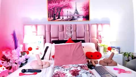 anaa_bellaa online show from 12/04/25, 12:25