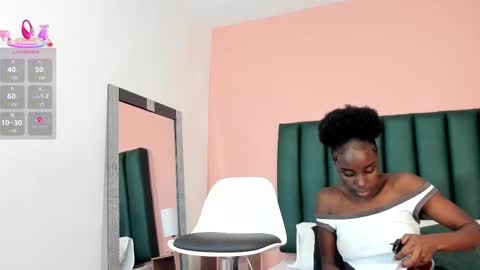 Snapshot of anaa_castillo_ chatting on 09/30/25, 07:19 Ana Castillo online show from 09/30/25, 07:19