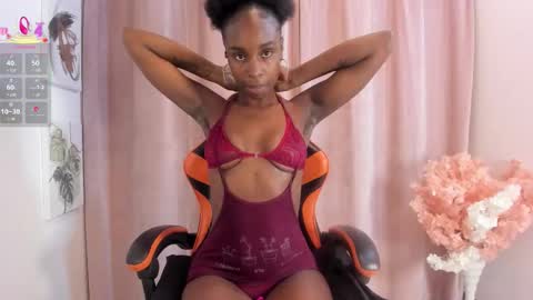 Snapshot of anaa_castillo_ chatting on 12/17/25, 11:27 Ana Castillo online show from 12/17/25, 11:27