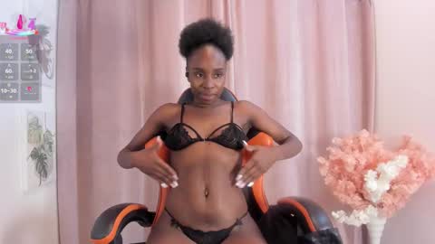 Snapshot of anaa_castillo_ chatting on 12/18/25, 11:05 Ana Castillo online show from 12/18/25, 11:05