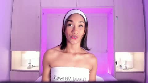 anaacollins_ online show from 05/07/26, 11:59
