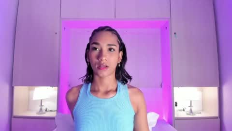 anaacollins_ online show from 05/21/26, 12:01
