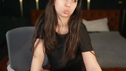 Snapshot of anabel2054 chatting on 04/19/26, 06:24 Sweet girls online show from 04/19/26, 06:24
