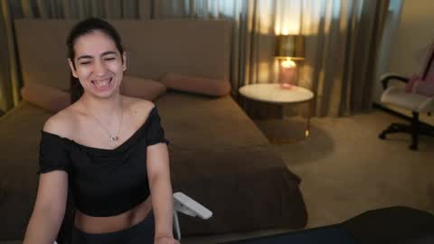 Snapshot of anabel2054 chatting on 04/20/26, 07:00 Sweet girls online show from 04/20/26, 07:00