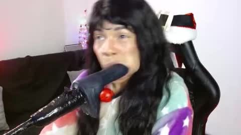 Snapshot of anabel693 chatting on 12/23/24, 10:21 anabel alice gandara  online show from 12/23/24, 10:21