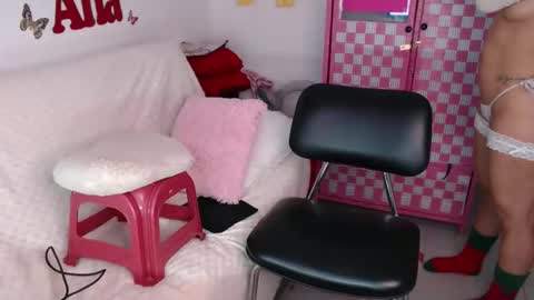 Snapshot of anabellered chatting on 11/21/25, 10:14 Ana online show from 11/21/25, 10:14