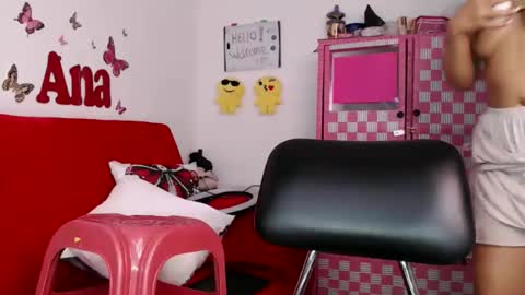 Snapshot of anabellered chatting on 12/19/25, 04:25 Ana online show from 12/19/25, 04:25