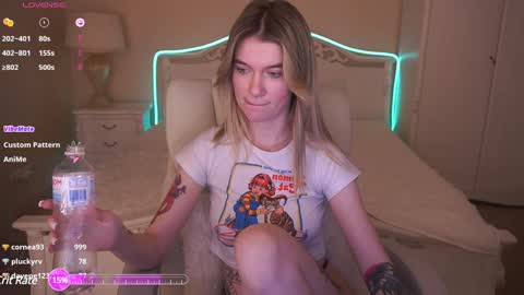 Snapshot of anacondaon chatting on 12/25/24, 05:26 Nika online show from 12/25/24, 05:26