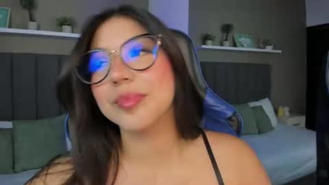 Snapshot of anagil_ chatting on 07/15/26, 04:12 A N A online show from 07/15/26, 04:12