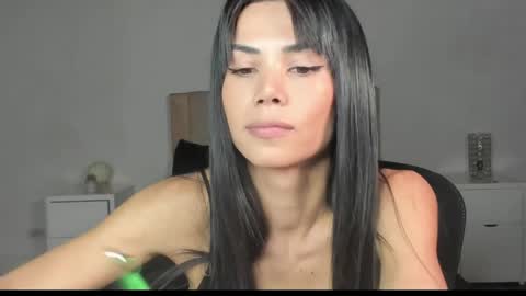 Snapshot of anahenao chatting on 05/02/26, 11:32 Ana Henao or Annie... Follow me ahenaocb Insta X online show from 05/02/26, 11:32