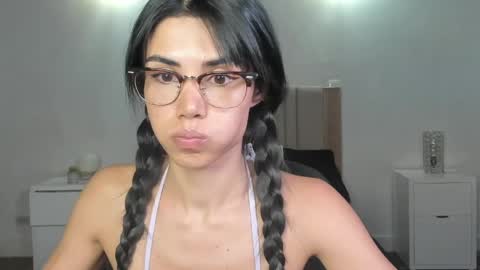 Snapshot of anahenao chatting on 05/08/26, 11:54 Ana Henao or Annie... Follow me ahenaocb Insta X online show from 05/08/26, 11:54