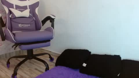 Snapshot of anahi__s chatting on 09/11/25, 08:42 ANAH online show from 09/11/25, 08:42