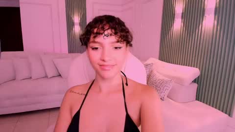 Snapshot of anahi_curlie1 chatting on 04/17/26, 03:20 Anahi Curlie online show from 04/17/26, 03:20