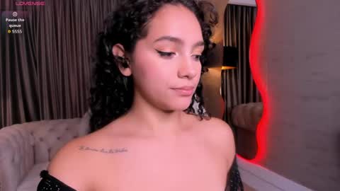 Snapshot of anahi_curlie1 chatting on 04/25/26, 11:13 Anahi Curlie online show from 04/25/26, 11:13