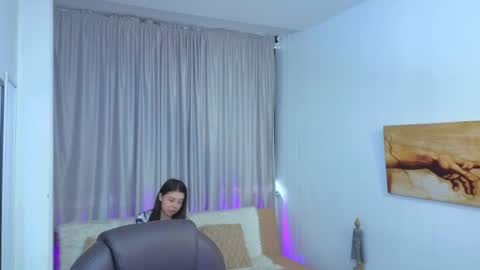 Snapshot of anahi_estrada chatting on 06/11/26, 11:52 Anahi online show from 06/11/26, 11:52