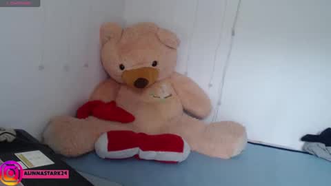 Snapshot of anahibrowns95 chatting on 02/24/25, 07:41 Anahi Browns online show from 02/24/25, 07:41