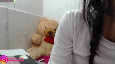 Snapshot of anahibrowns95 chatting on 10/06/25, 08:50 Anahi Browns online show from 10/06/25, 08:50