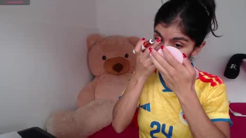 Anahi Browns online show from 07/07/26, 06:45