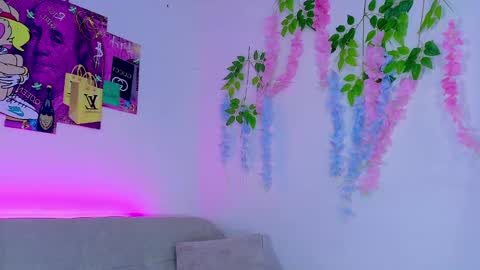 Snapshot of anahidolls chatting on 03/13/26, 01:51 Anah online show from 03/13/26, 01:51