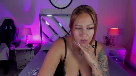 Anah Jones online show from 12/01/25, 08:03