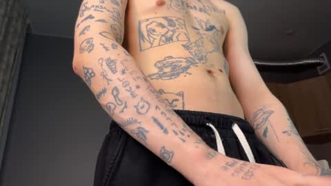 Snapshot of anahori_simon chatting on 12/15/24, 05:10 simon online show from 12/15/24, 05:10