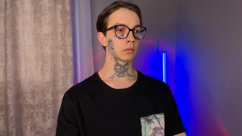 Snapshot of anahori_simon chatting on 01/15/25, 01:09 simon online show from 01/15/25, 01:09