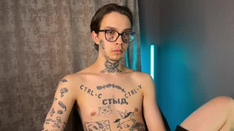 Snapshot of anahori_simon chatting on 02/13/25, 04:43 simon online show from 02/13/25, 04:43