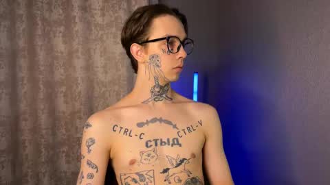 Snapshot of anahori_simon chatting on 02/15/25, 02:33 simon online show from 02/15/25, 02:33